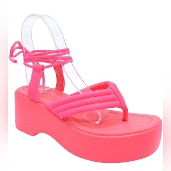 NWT - Wild Diva - Neon Pink 2.5" Platform Gladiator Sandals - Woman's Size 10 - Picture 1 of 3